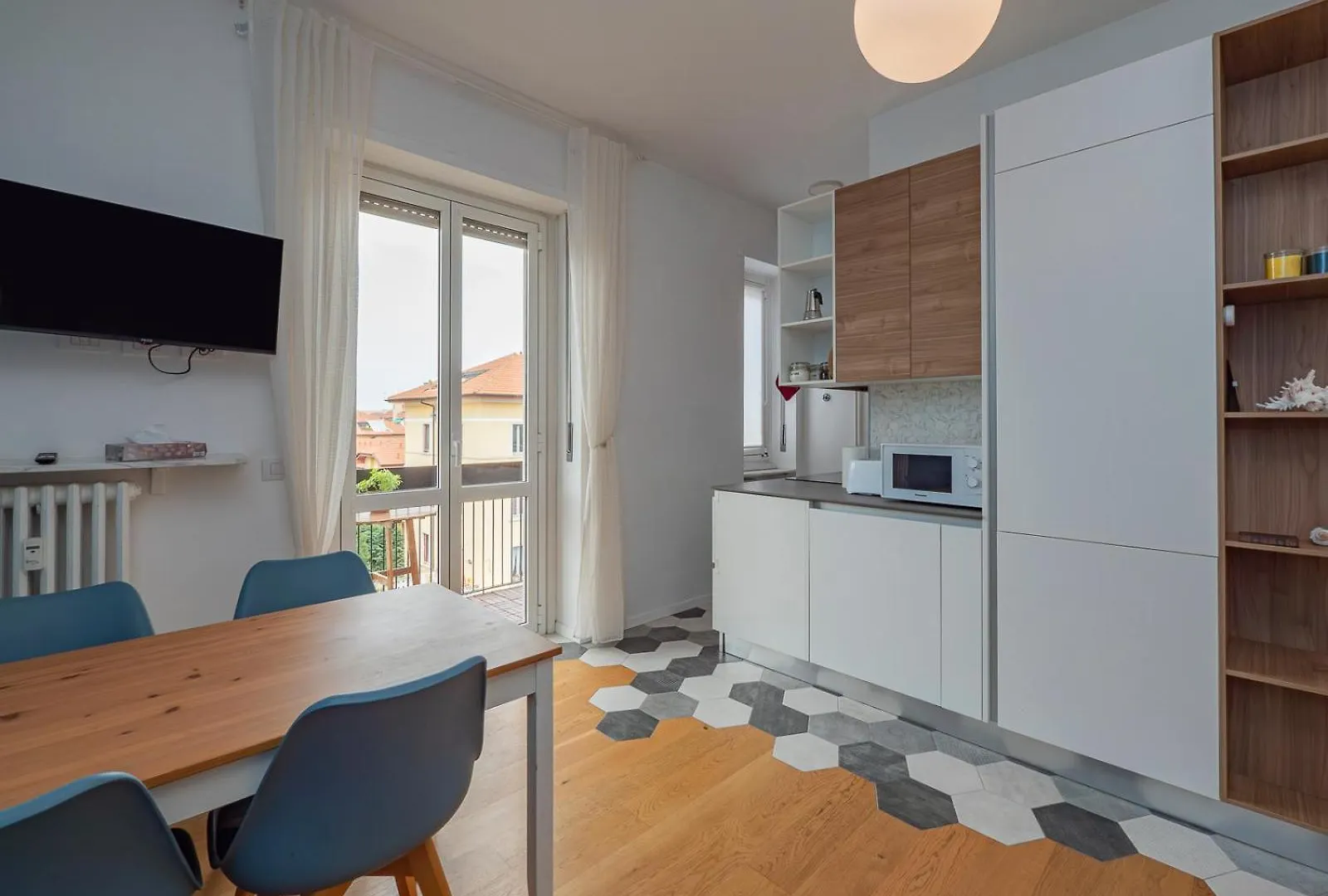 Xenia Apartments - Colorful Suite In Citta Studi Area Milan